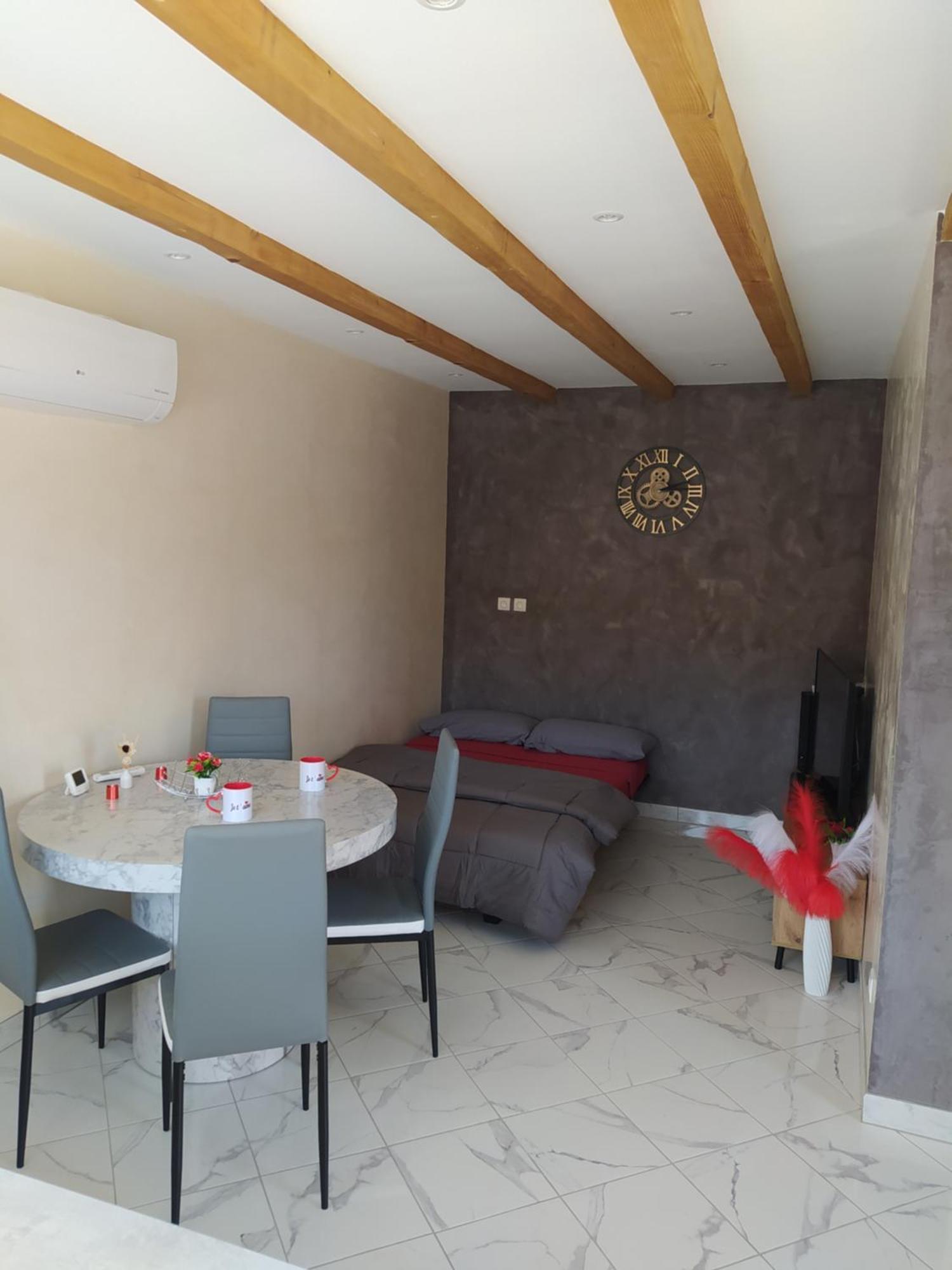 Studio Cosy Avec Terrasse Et Jacuzzi A Disposition De Mai A Aout Rians  Екстер'єр фото