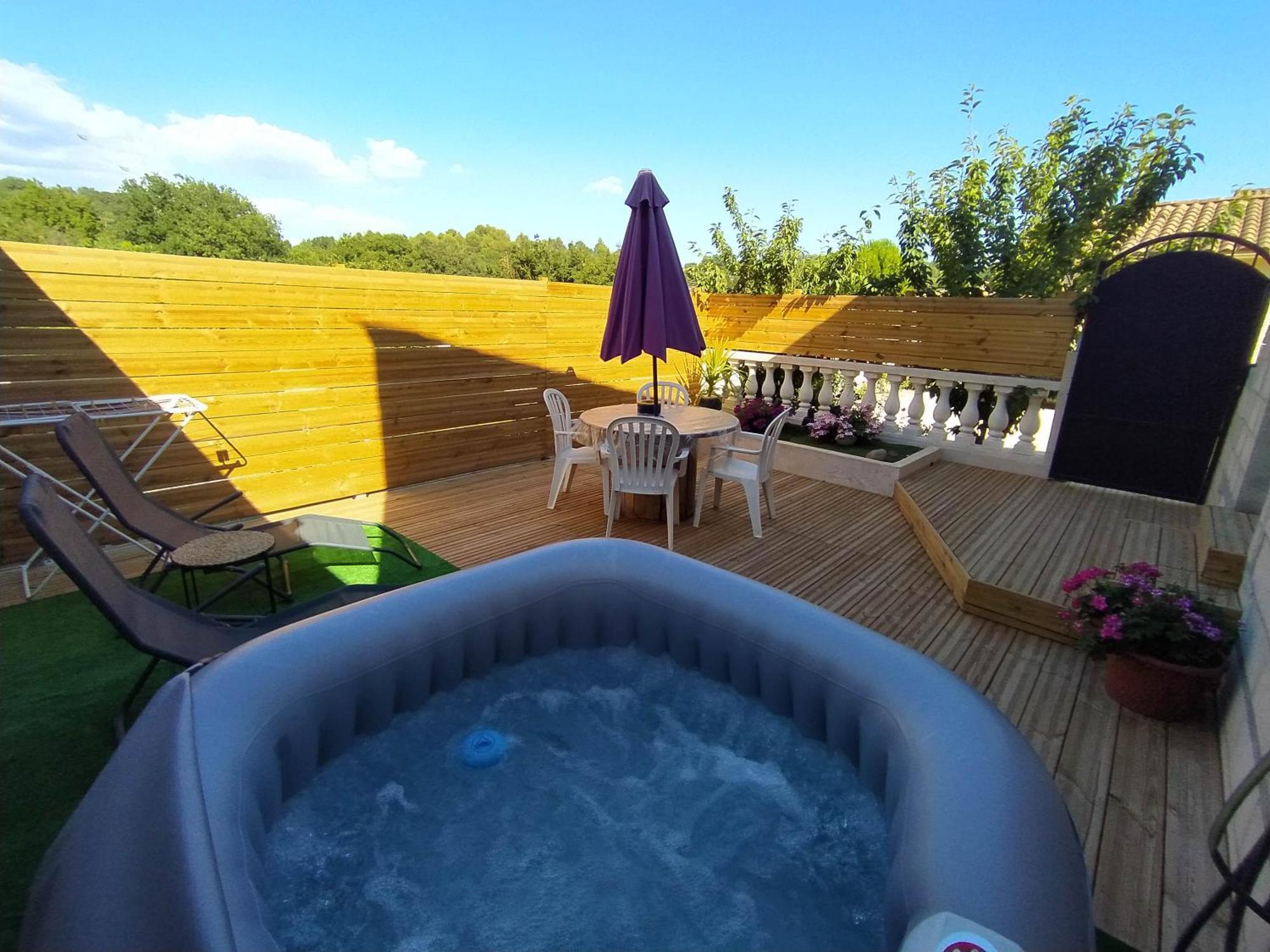 Studio Cosy Avec Terrasse Et Jacuzzi A Disposition De Mai A Aout Rians  Екстер'єр фото